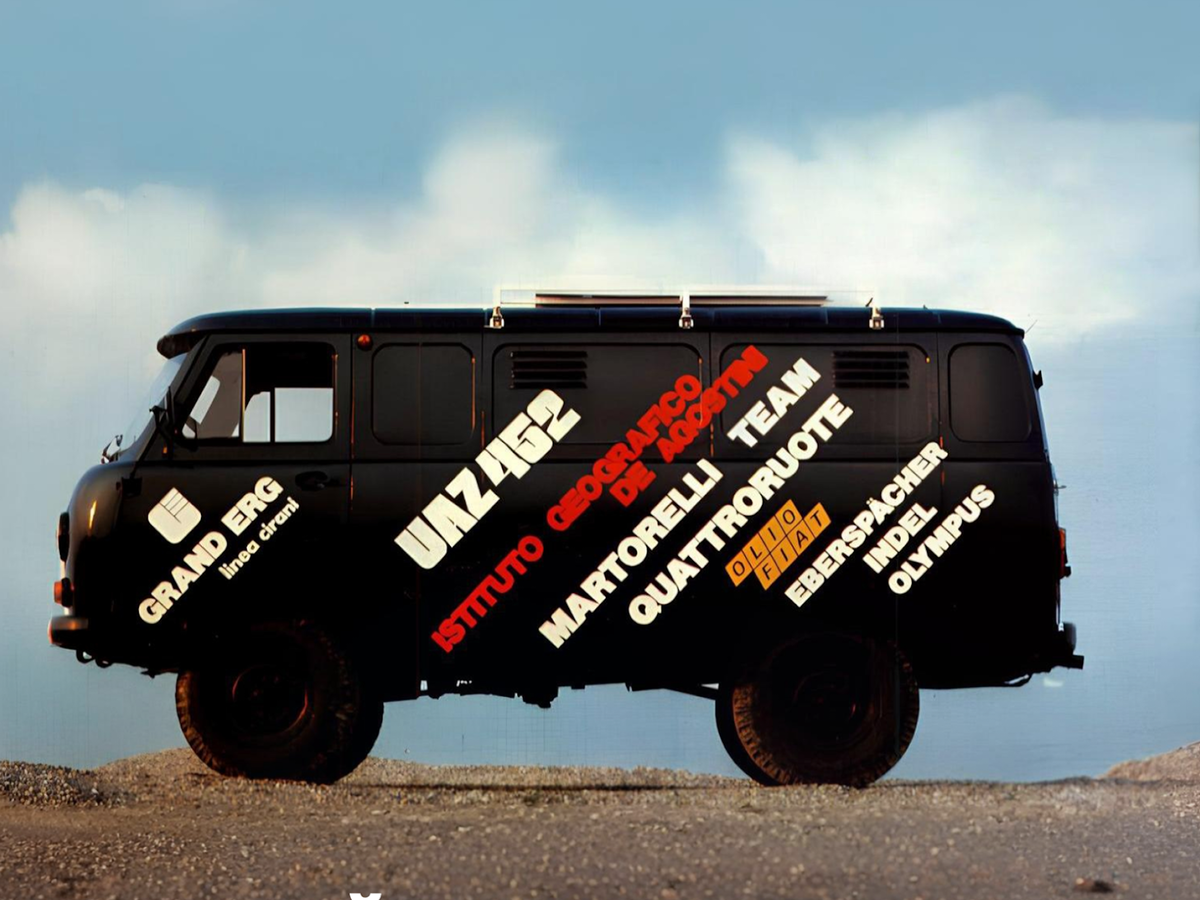 Главное действующее лицо экспедиции — УАЗ-452