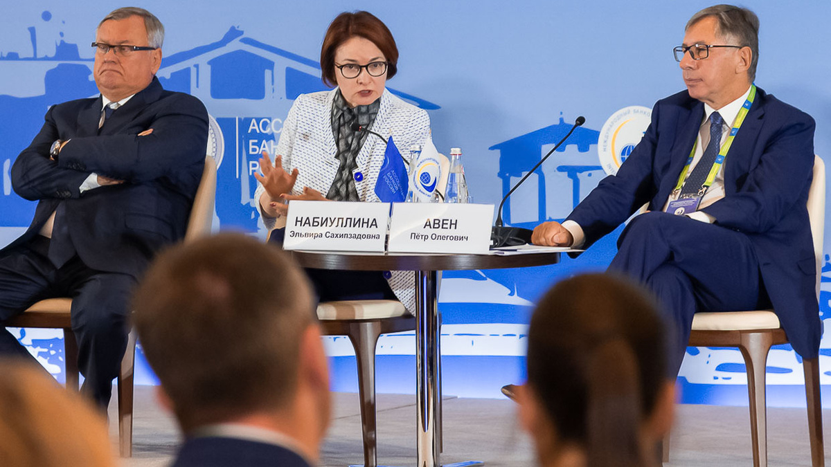 Трехмесячные вклады дольше всех удерживали повышенные ставки после решения ЦБ