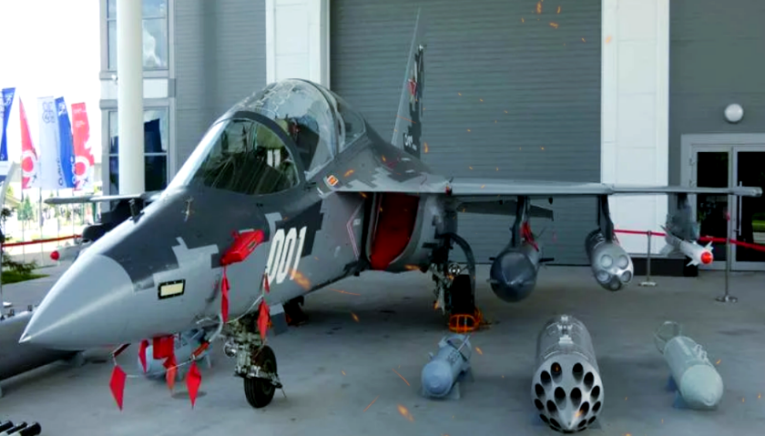 Як-130М на выставке