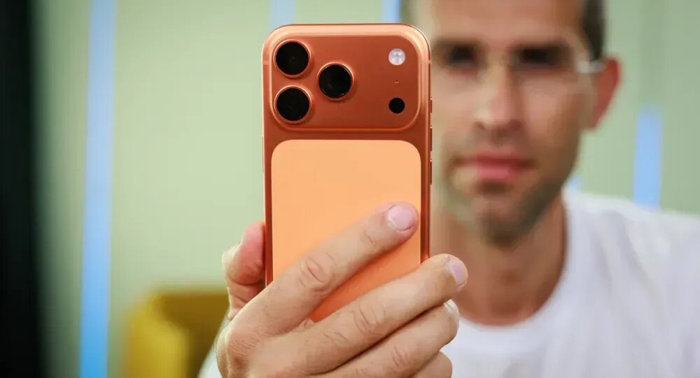 Почему ваш оранжевый iPhone 17 Pro почти наверняка не посереет и не порозовеет