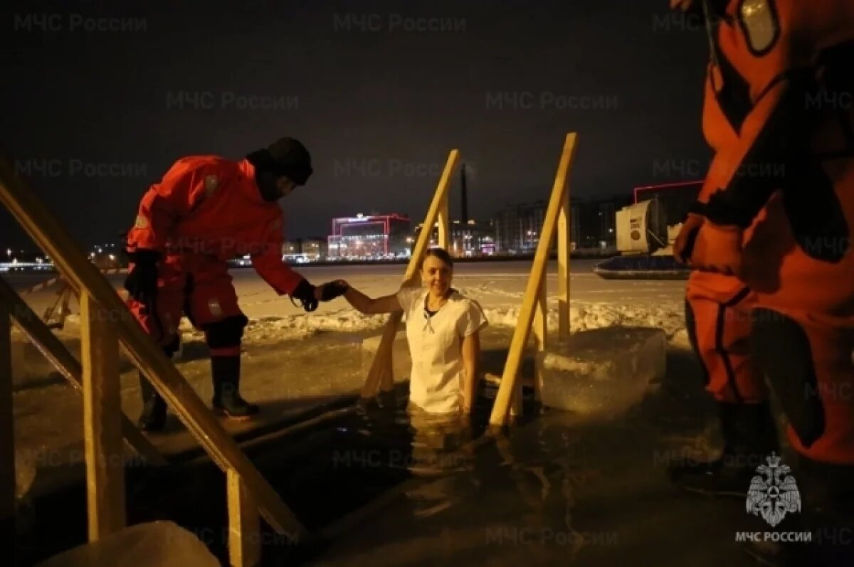    В Петербурге на Крещение в купели окунулись почти 34 тысячи человек