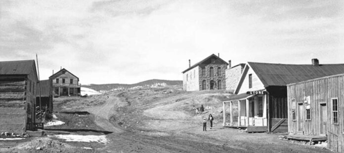 Фото места действия рассказа - Элизабеттаун, Нью-Мексико, на пике в 1871 году здесь жило 7000 человек, сегодня - это город призрак