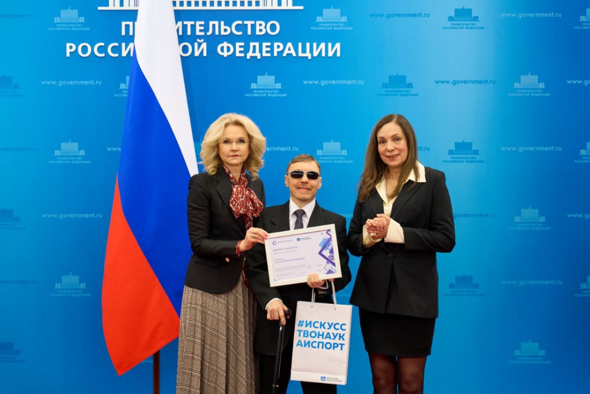    Во всероссийском литературном конкурсе победил библиотекарь с нарушением зрения из Нижневартовска