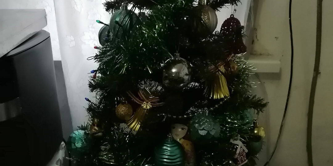 Праздники закончились , разобрали елку, немного взгрустнулось.