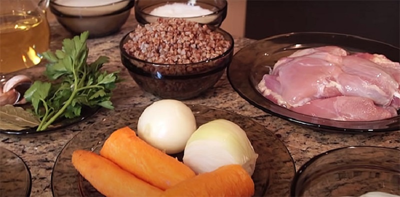 Гречаники с фаршем в сметанном соусе: как простой рецепт превращается в семейное любимое блюдо