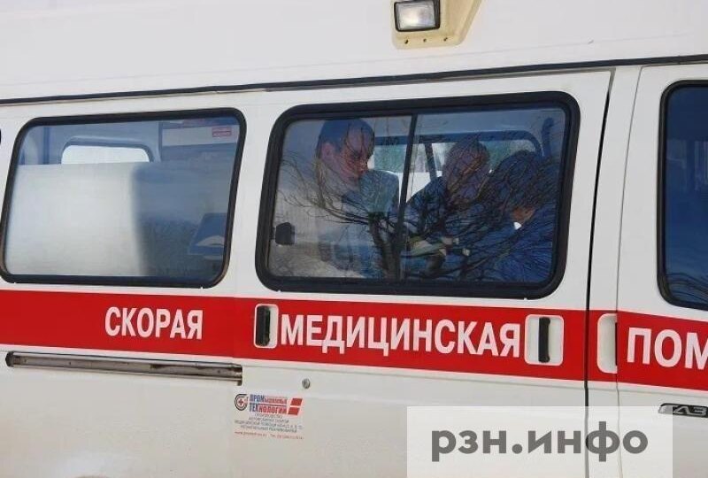 В Рязани врачи скорой приняли роды в машине