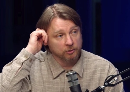    Выбросили с кладбища за провал коммуникаций. Политтехнолог Зеленского потерял бронь и работу