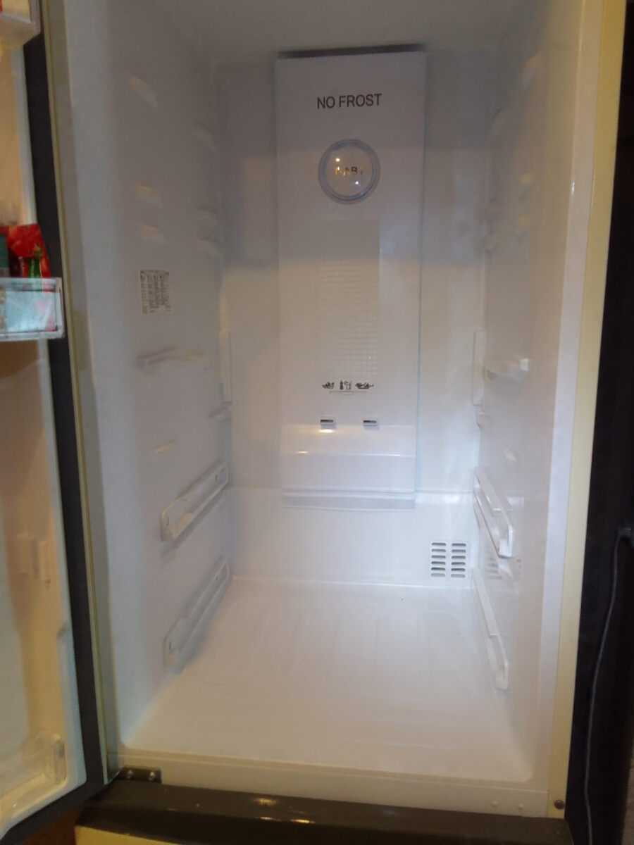 Свет в холодильнике хаер не горел. 