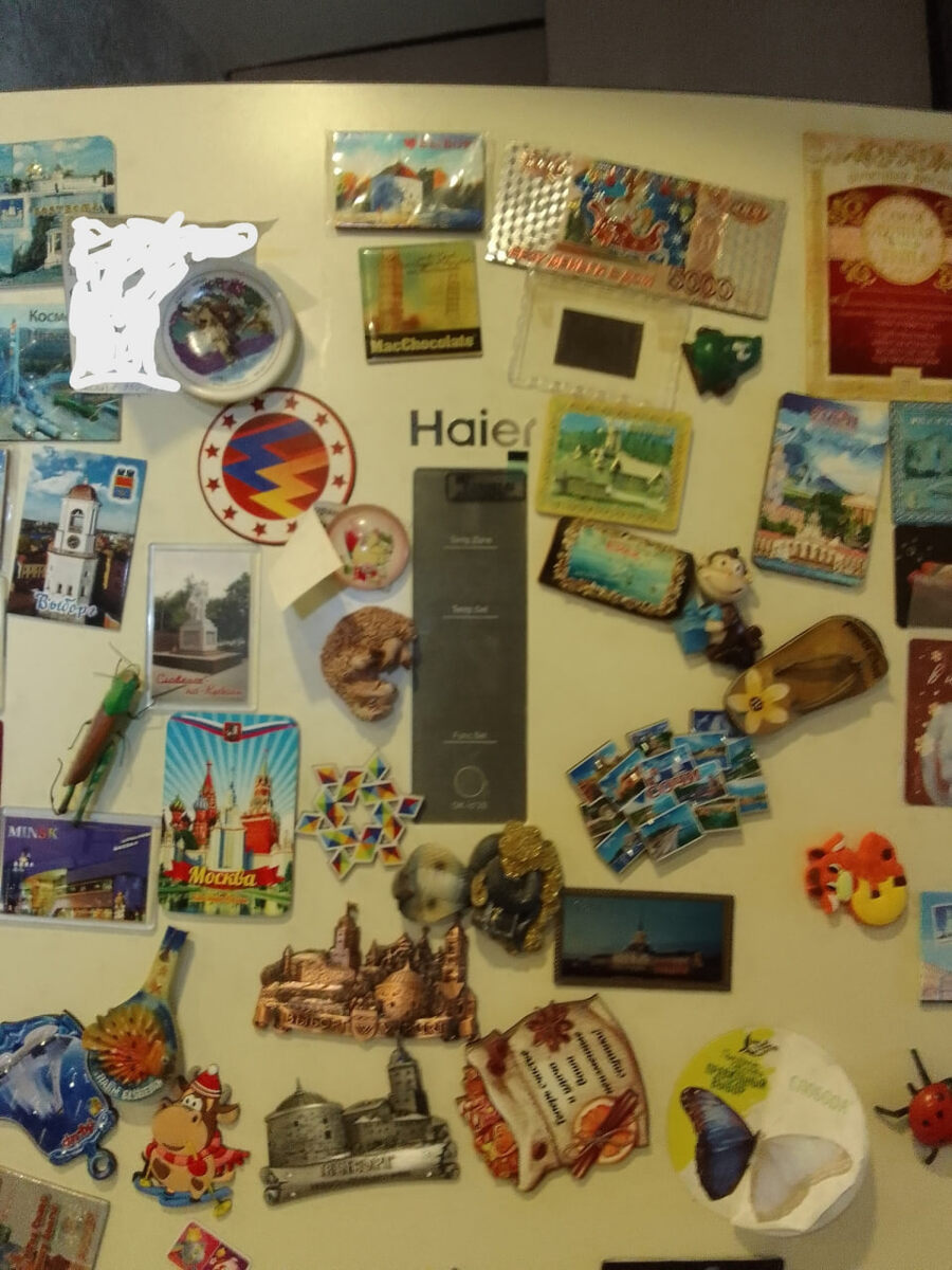 В данном случае неисправна была плата управления. Не было ни света в холодильнике, и не горело табло.  Было принято решение ремонтировать плату.  Данный ремонт требует навыков профессионального ремонта.   