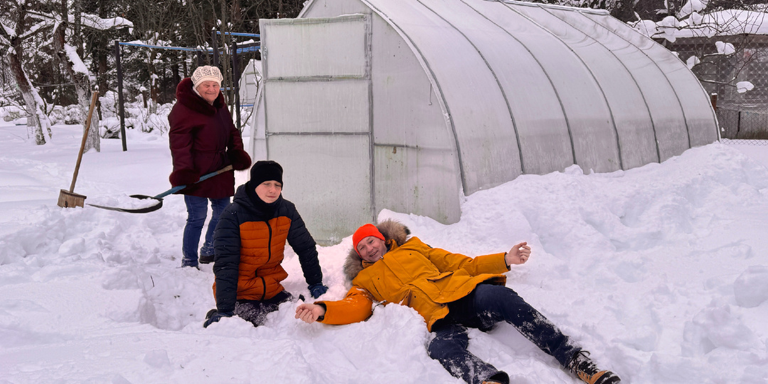 Вернулись на дачу спустя 2 месяца: пикник, гости и дела для бабушки с внуком
