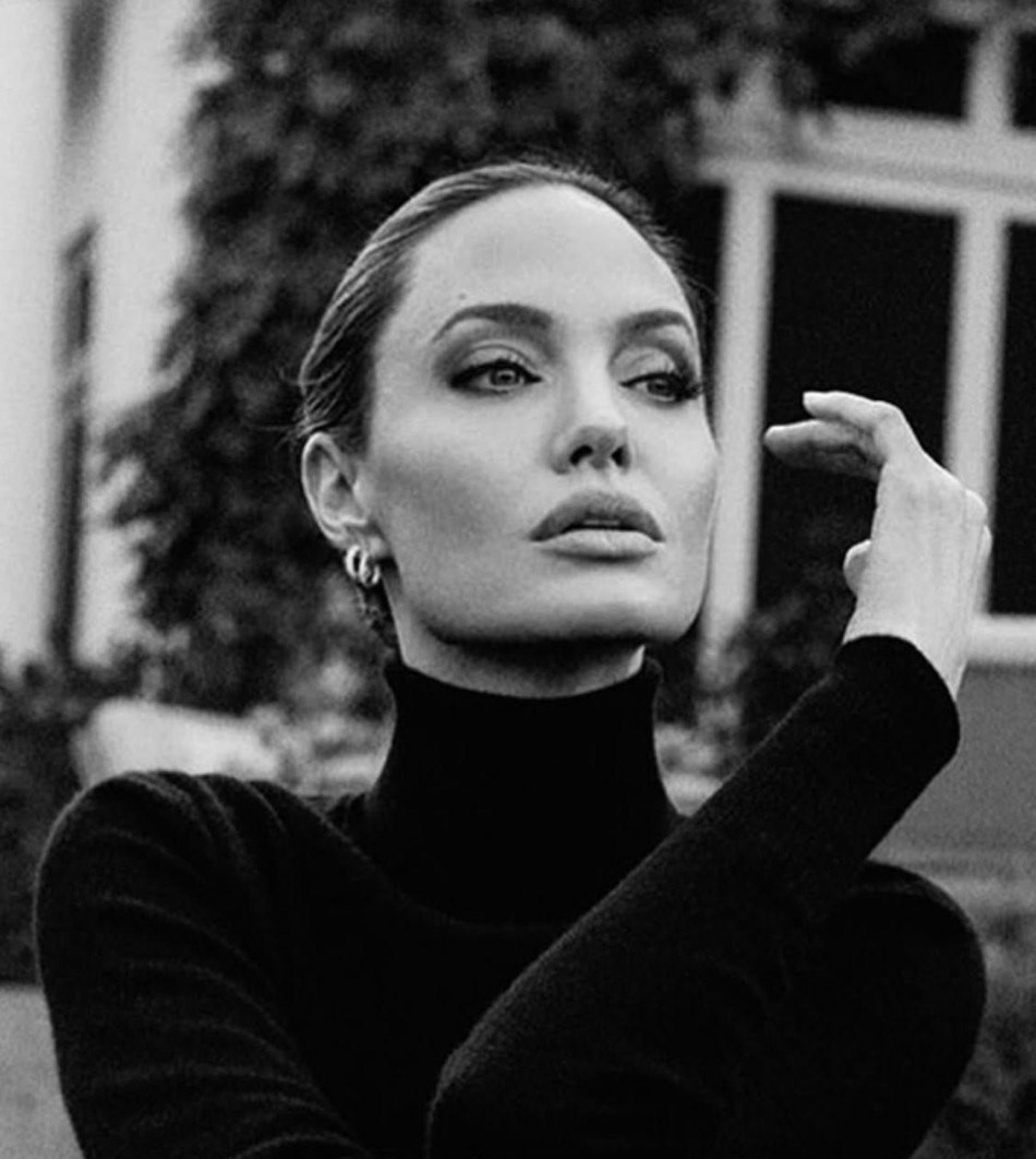 Анджелина Джоли