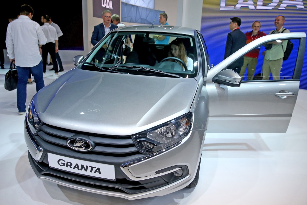    Lada Granta стала самым популярным автомобилем среди машин малого класса./Сергей Куксин/ РГ