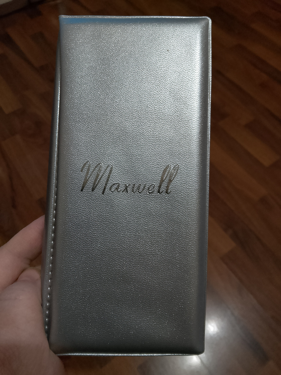 Вот, такая "книжулька" . Все фото из личного архива.