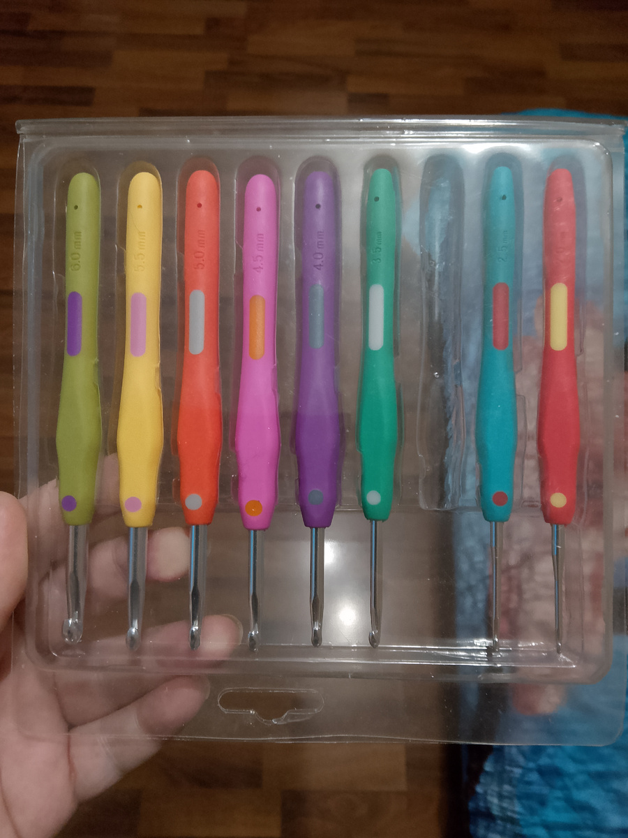 Красотульки. Один из братьев в работе.