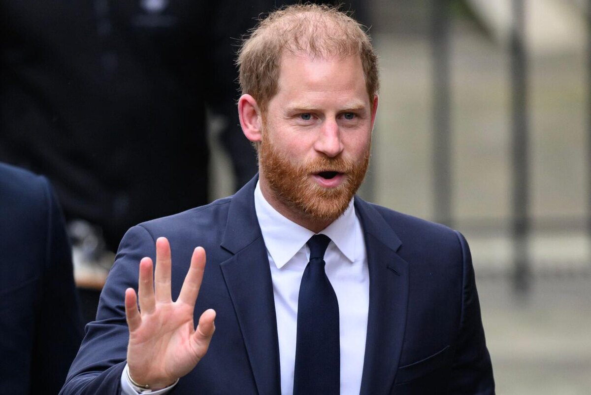    Принц Гарри не сможет увидеться с отцом LEGION-MEDIA