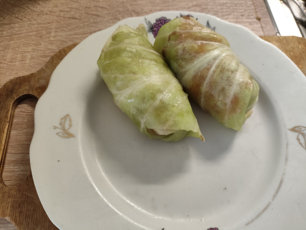 Из вчерашних мелких листиков получается маленькие голубцы.