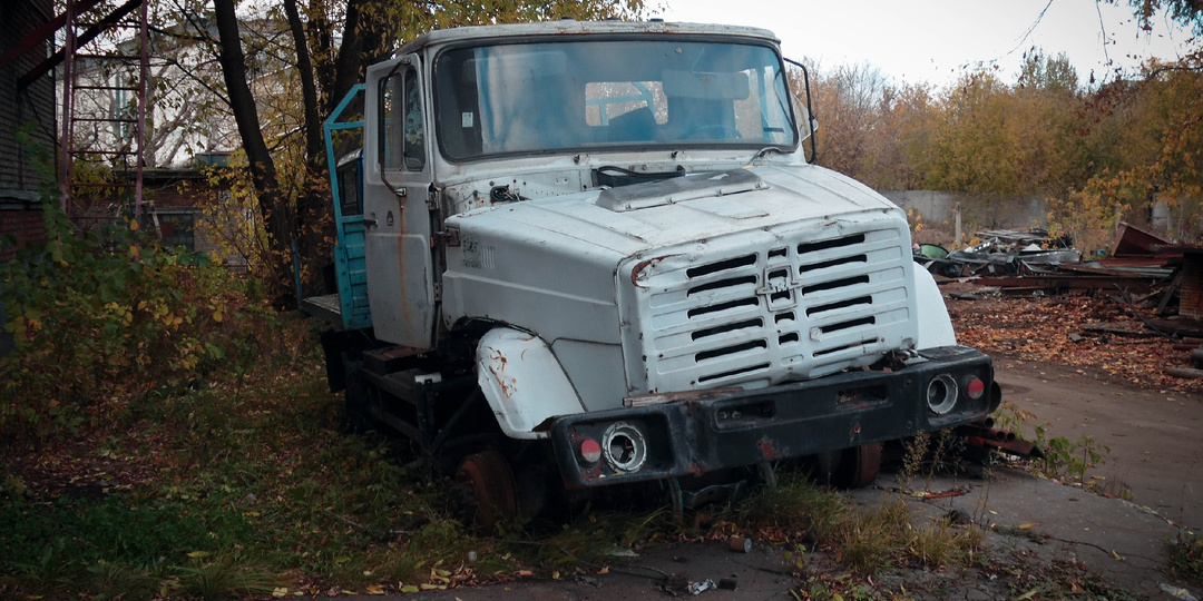 «Здесь можно собрать грузовик». Что стало с последними новыми деталями закрывшегося завода ЗИЛ?