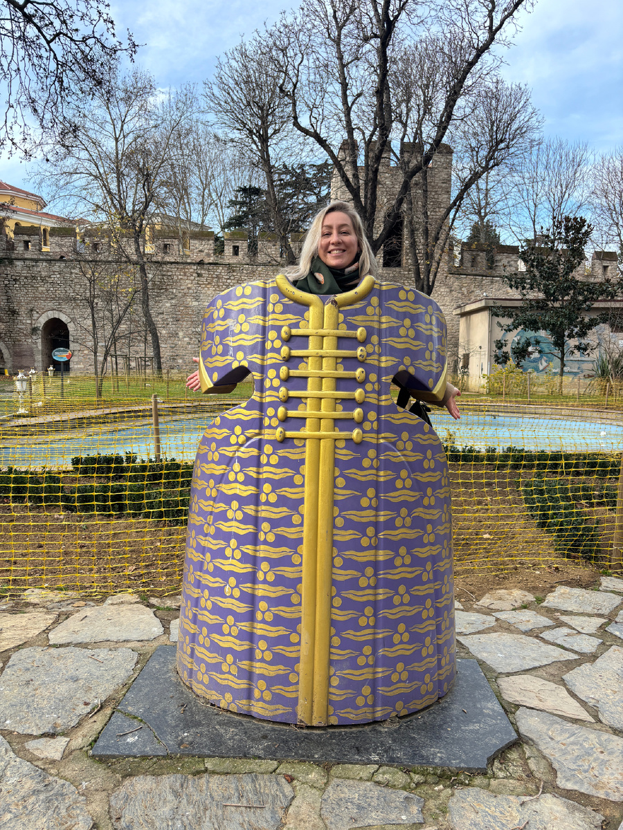 Фото автора. Если б я был султан (С) Представляю, какая сюда летом очередь на фотографирование ))