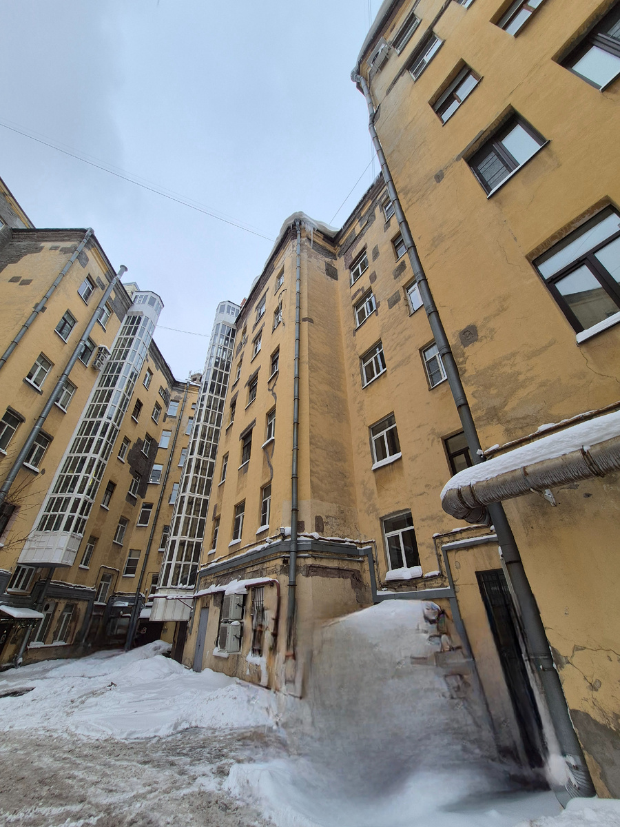 Двор дома 107 по Лиговскому проспекту