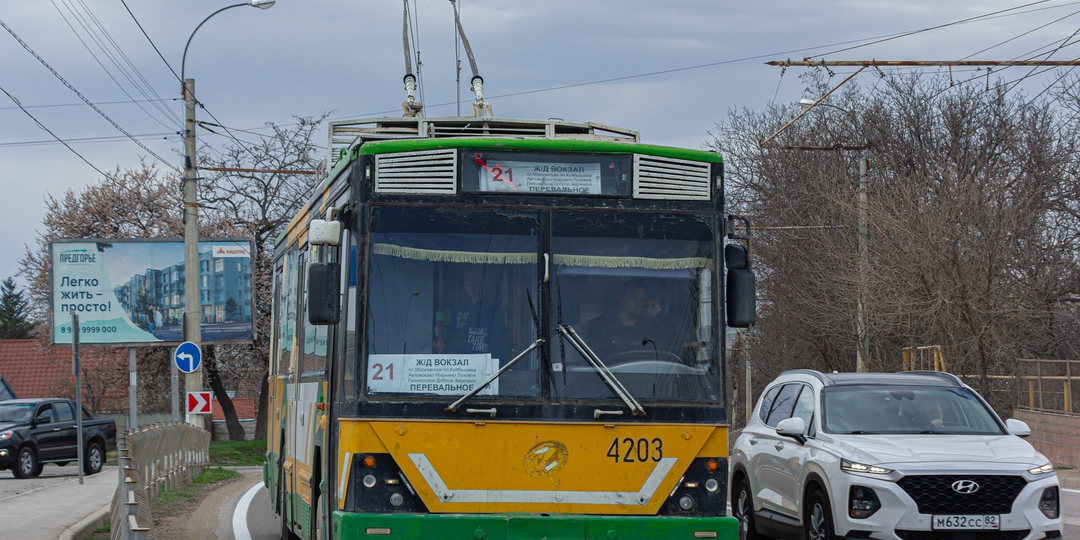 Алюминиевая легенда и трёхосный гигант: как два уникальных троллейбуса нашли свою судьбу в Крыму