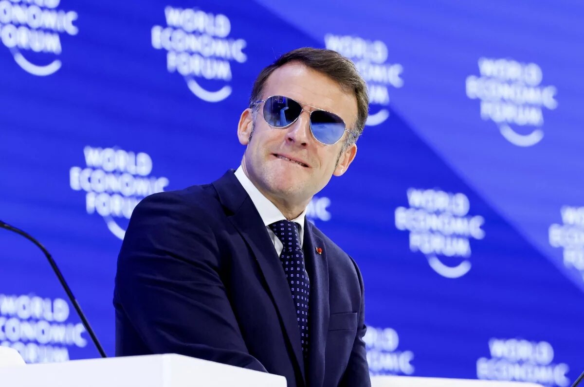    Макрон выступил на форуме в Давосе в темных очках