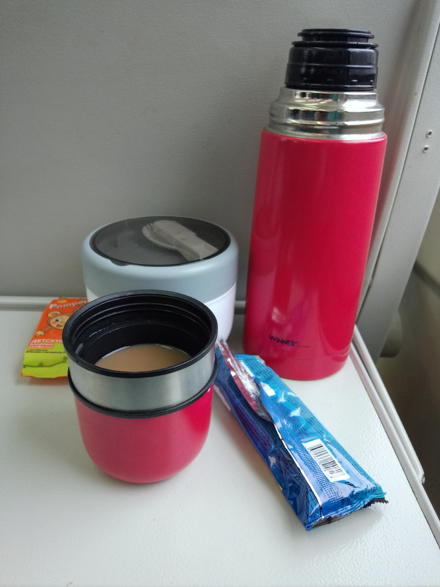 Фото автора. Кофе и батончик в дорогу - это классно. 