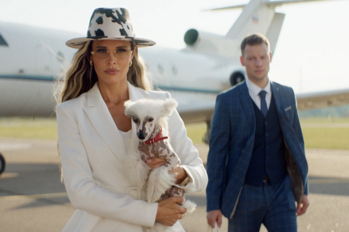 Избалованная дама приезжает в село