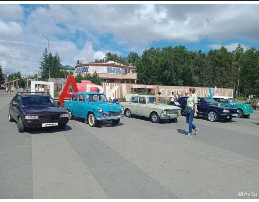    Москвич-407, представленный на фото, вероятно, принадлежит коллекционеру и даже «засветился» на местных выставках   Сервис онлайн-объявлений «Авито» / avito.ru