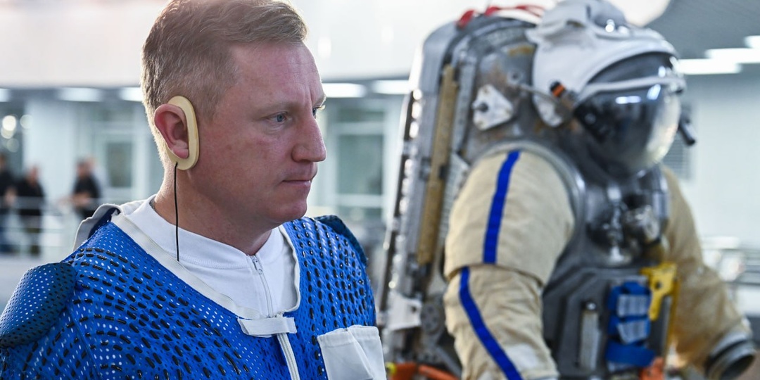 Работа по новой схеме страховки: космонавты Роскосмоса Сергей Прокопьев и Дмитрий Петелин выполнили типовые операции в гидролаборатории