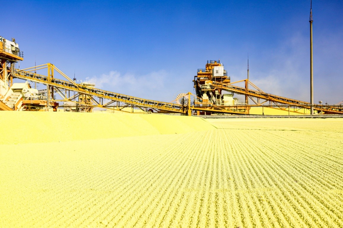 Склад товарной серы. Фото: pererabotka.gazprom.ru