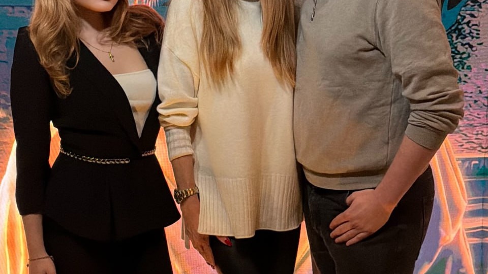 Актриса Наталья Бочкарева со старшими детьми: 19-летним сыном Иваном и 17-летней дочерью Марией