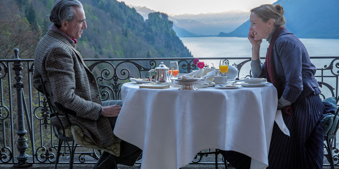 Призрачная грибная нить в фильме «Призрачная нить», 2017 г.