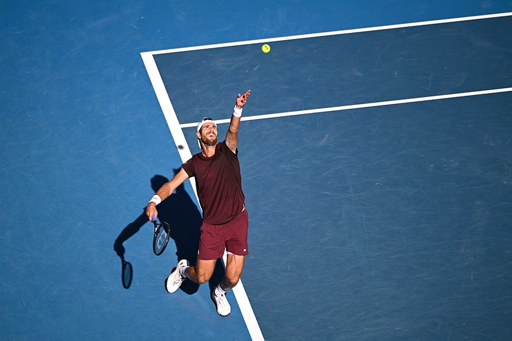    Карен Хачанов начал в Мельбурне с победы в пятисетовом матче продолжительностью четыре часа. / Getty Images