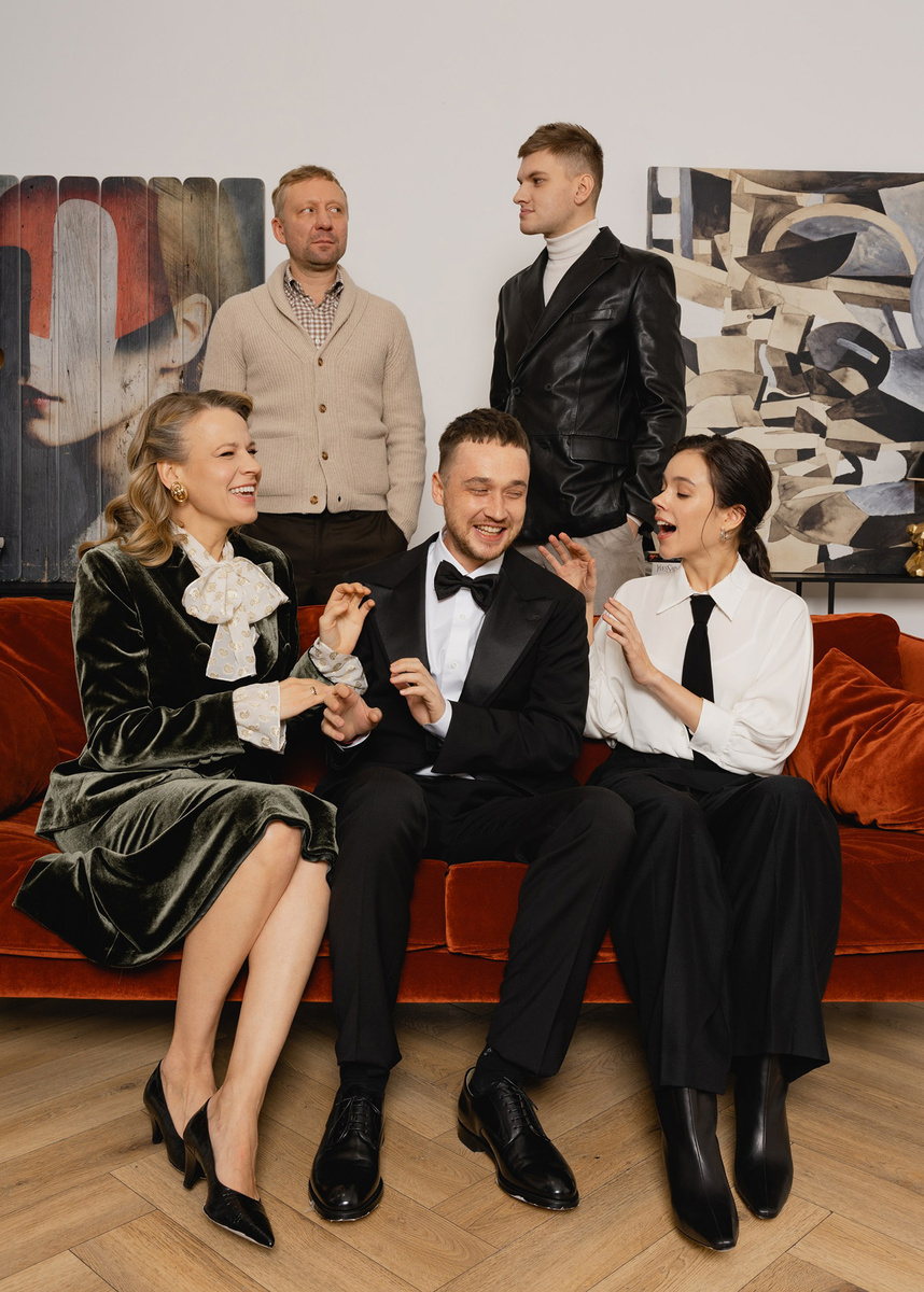    Артисты спектакля «Имя», слева направо: Александра Ребенок, Дмитрий Куличков, Эльдар Калимулин, Андрей Максимов, Софья Аржаных