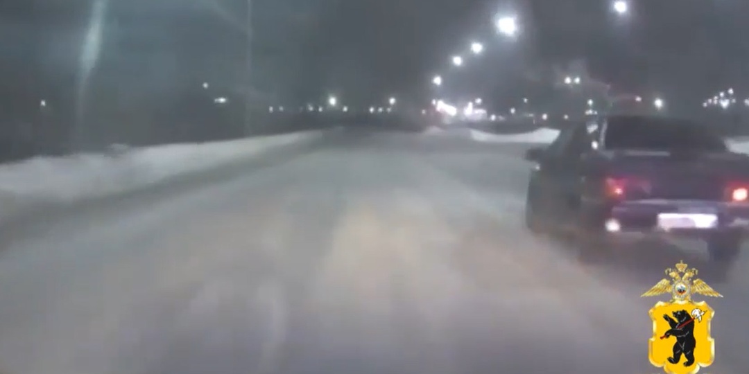 В Ярославле сотрудники ДПС открыли огонь, чтобы остановить молодого лихача