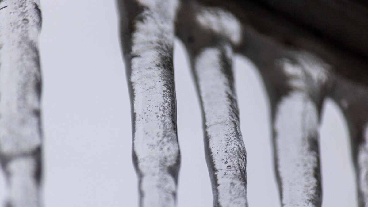    Жители Ростовской области стали свидетелями северного сияния, а для ростовчан создают опасность сосульки   wirestock / freepik