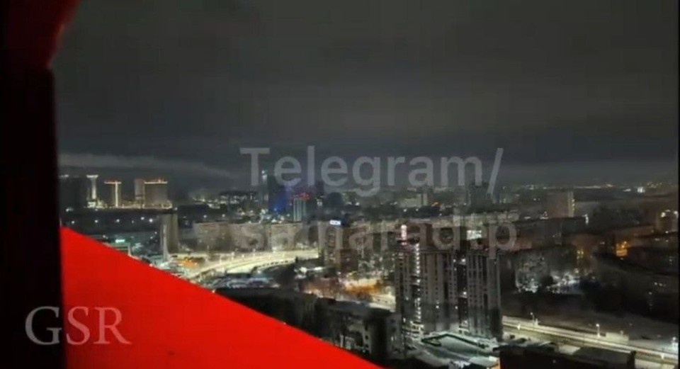    В сети появилось видео, на котором группа руферов в Самаре пробралась на строящийся жилой комплекс «Грин Ривер», поднялась на верхние этажи и сняла панорамное видео ночного города. Фото: Телеграмм Самара ДТП