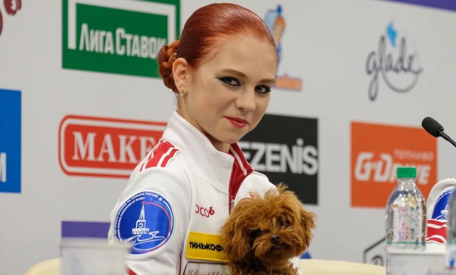    Фигуристка Трусова с любимой собакой Эллой. Фото: «КП-Петербург», автор Артем Килькин