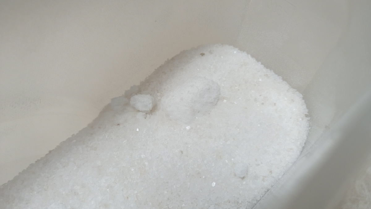 Хлорид натрия - просто не добавляй воды.