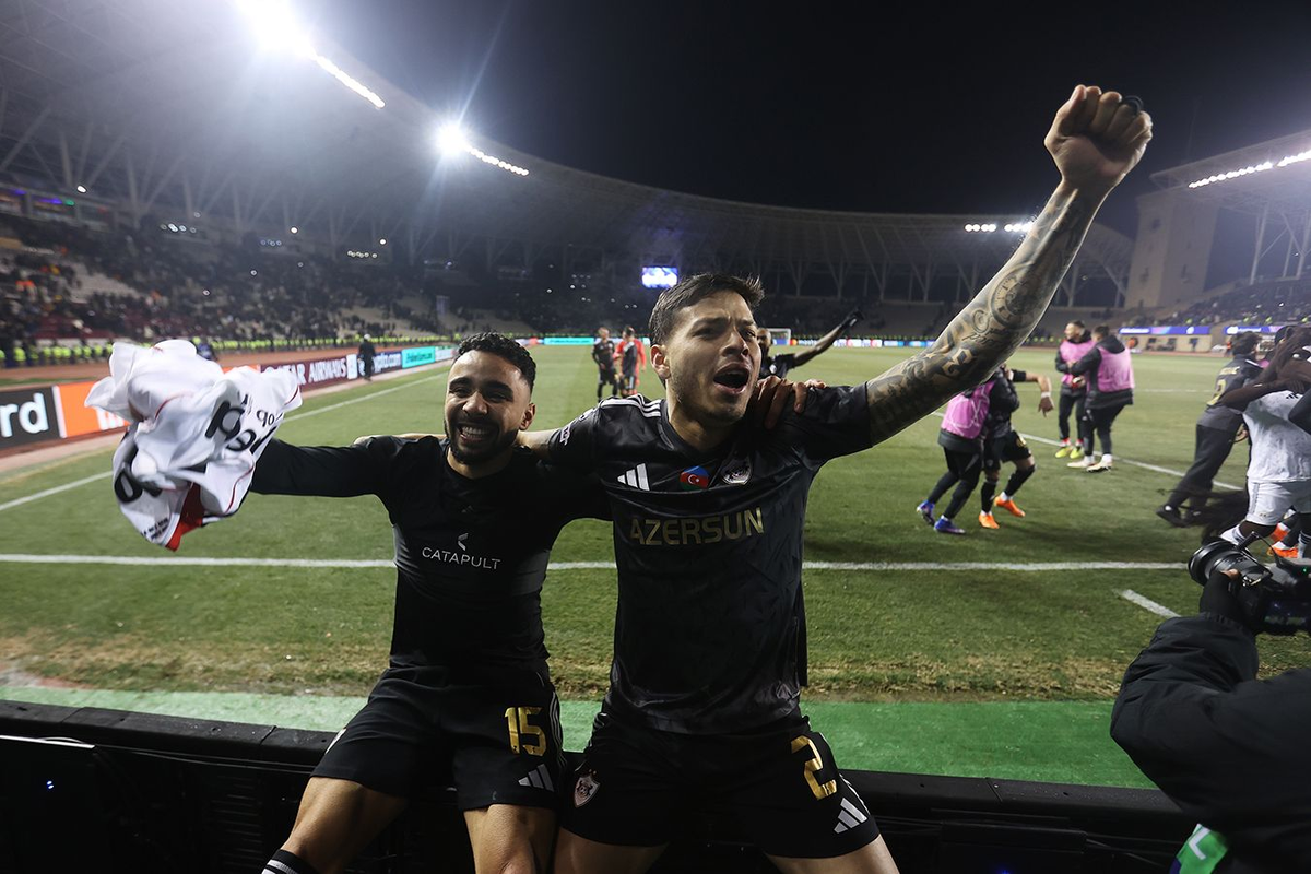 В то время, как для почти всех клубов "из СССР" попасть в групповой этап нынешней Лиги Чемпионов - несбыточная мечта, "Карабах" совершил нечто невероятное, сломав все шаблоны - практически вышел в плей-офф этого турнира! Радость победителей...