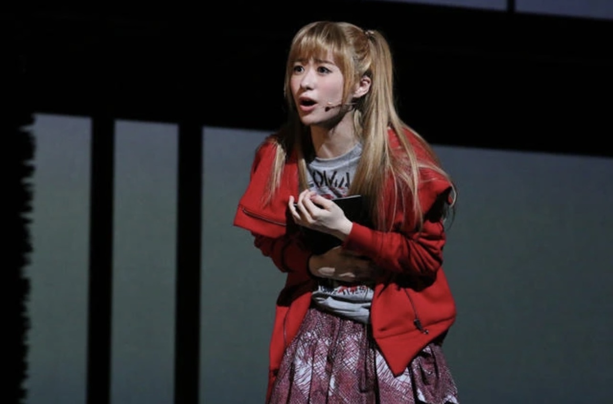 Фука Юдзуки в роли Мисы в мюзикле (Токио, 2015). Да, и такое есть