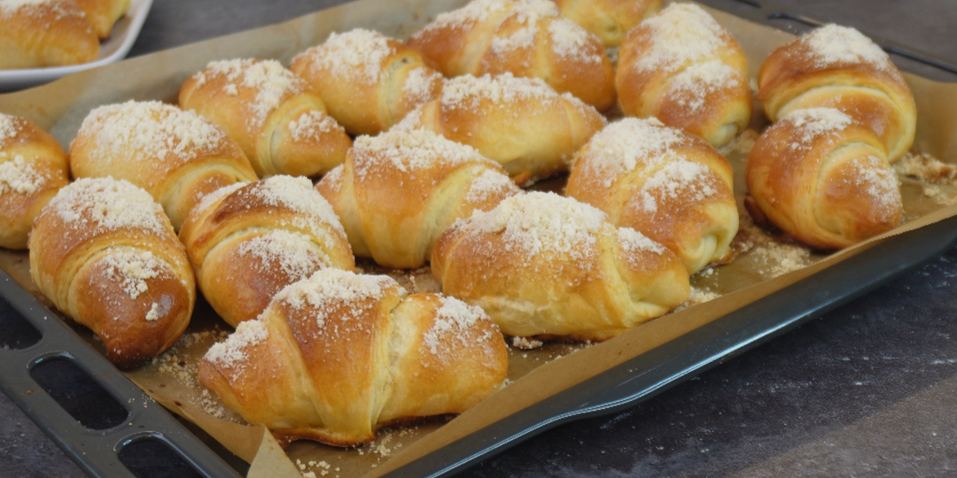 Ох, и хороши! - говорит муж, когда я пеку эти Рогалики! Секрет не в начинке и не в посыпке, секрет — в чудо ТЕСТЕ.