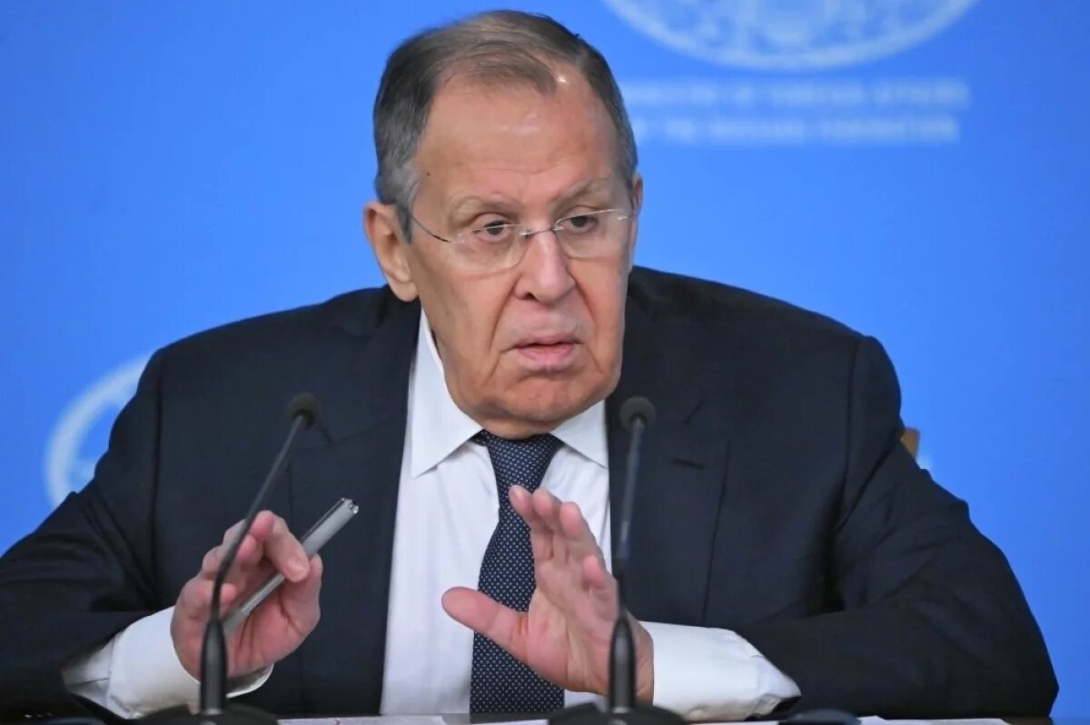    Министр подчеркнул, что заявления европейцев о том, что киевский режим должен быть сохранён, абсолютно неприемлемы.