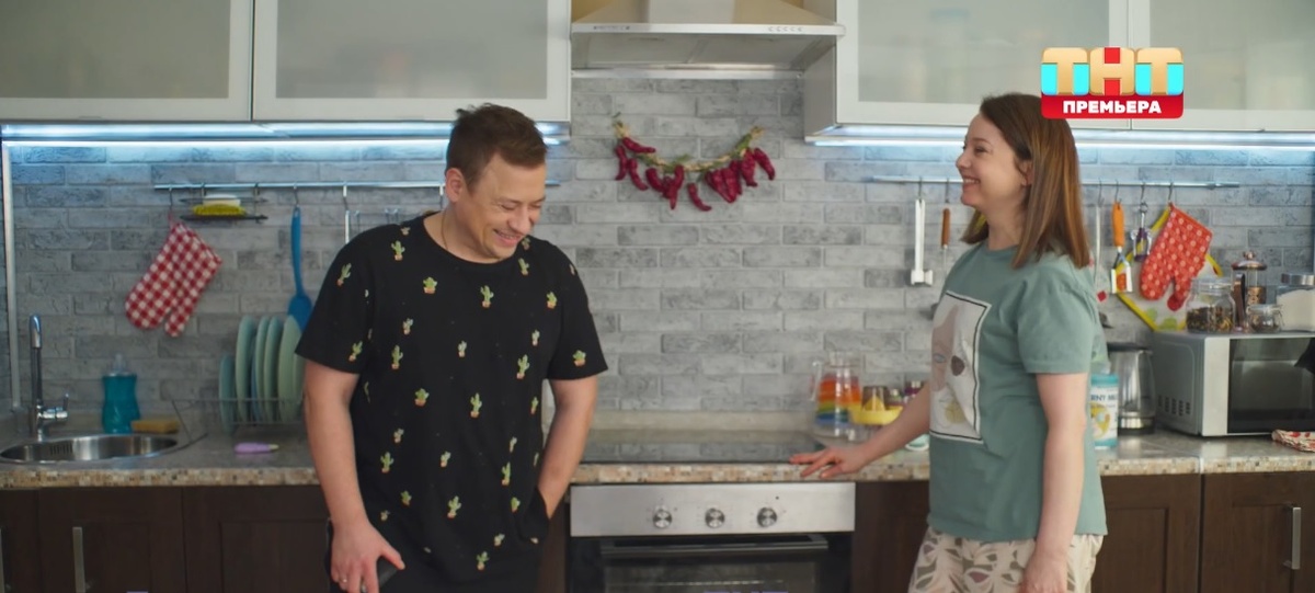 Саша и Таня. Скриншот для канала "Смотрим вместе".