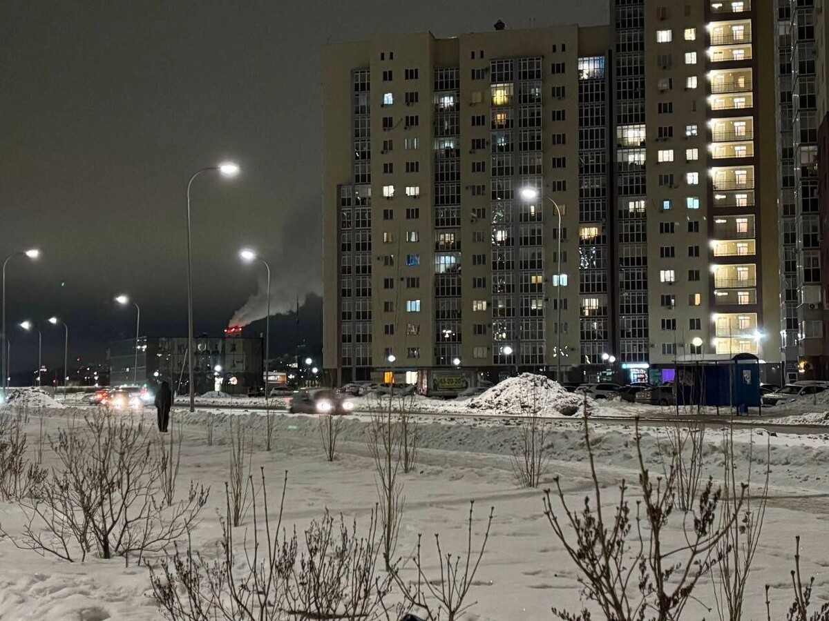    Снежные кучи в ЖК «Дубки» высотой с человека   56orb.ru