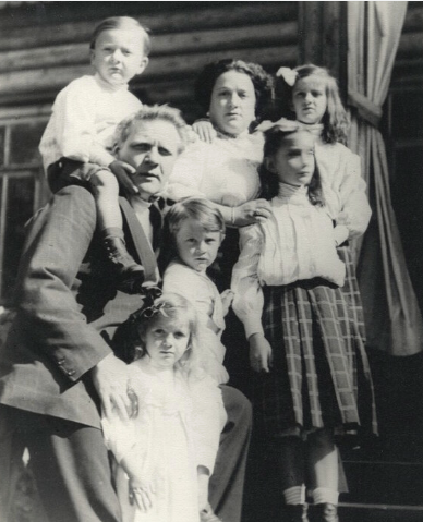 Федор Шаляпин с Иолой и детьми