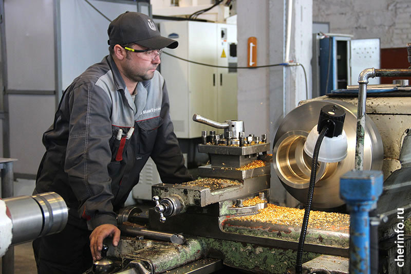 Фрезеровщик, Игорь.