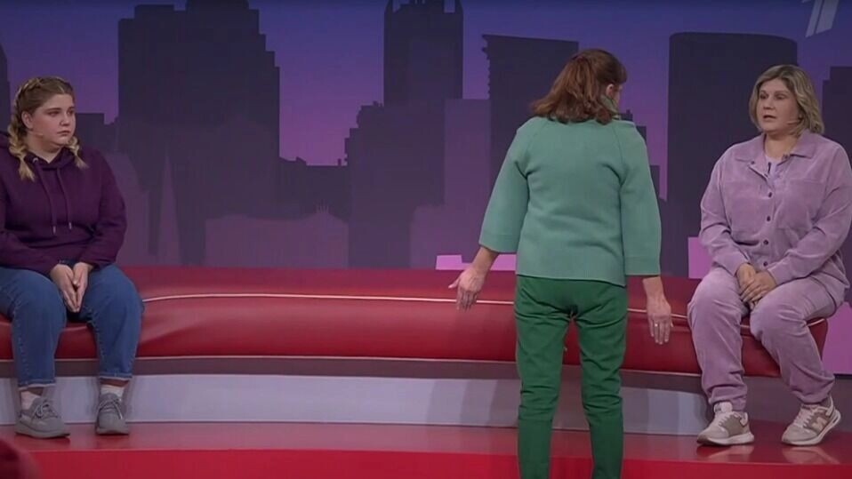    Жительница Новосибирска обвинила родителей в побоях   Первый канал