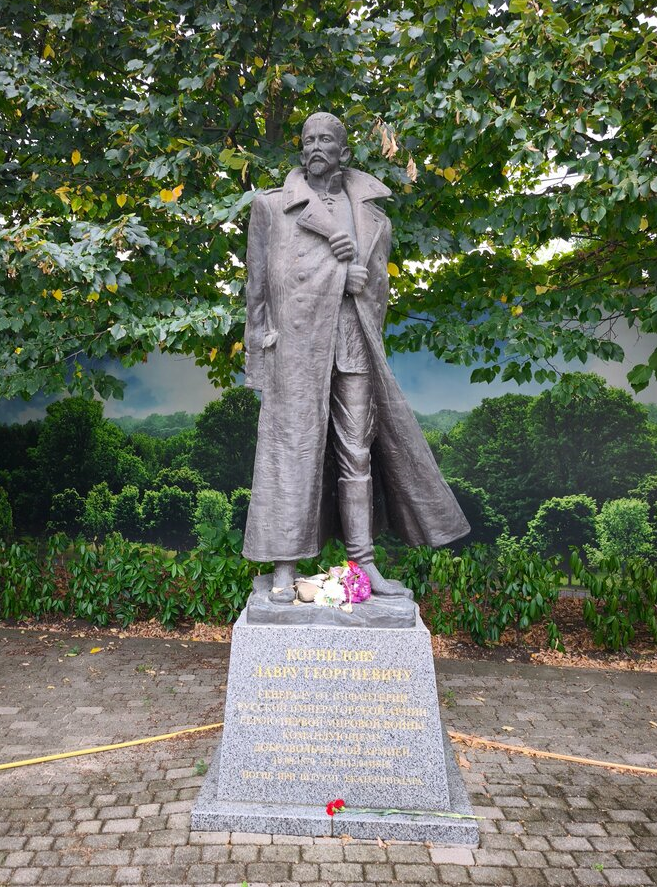 Памятник генералу Корнилову. Фото из открытых источников