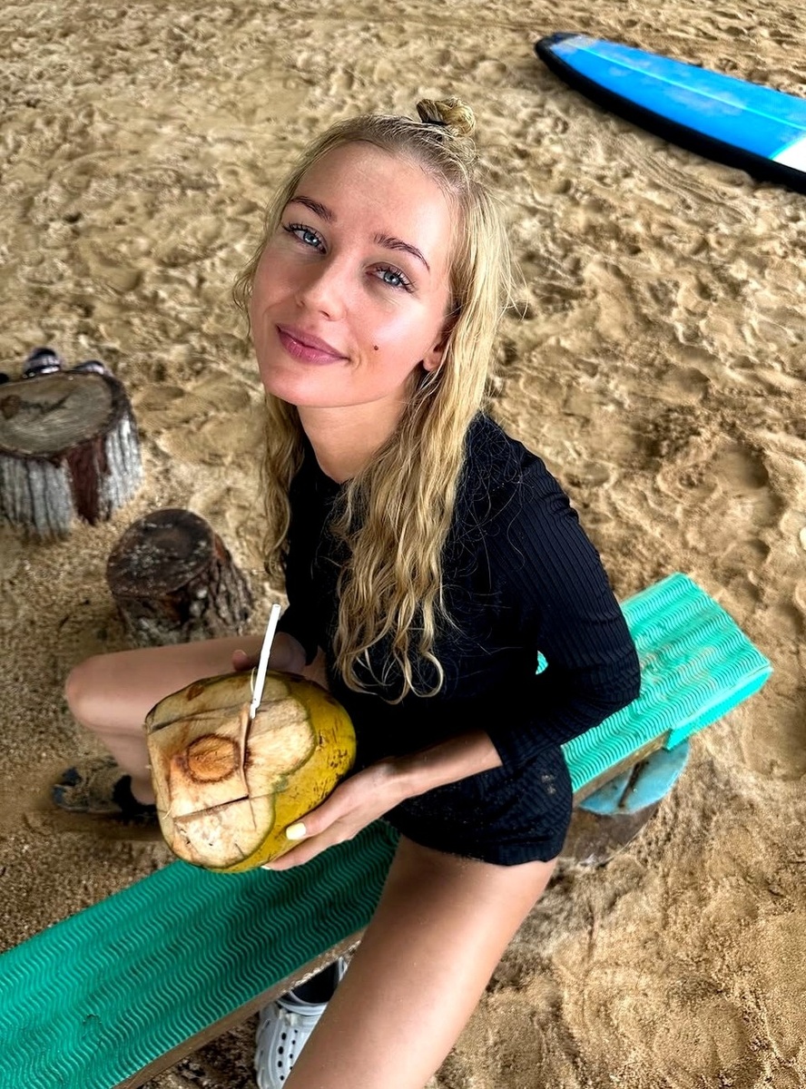    Асмус на отдыхе на Бали занималась серфингом Личная страница героя публикации в соцсети